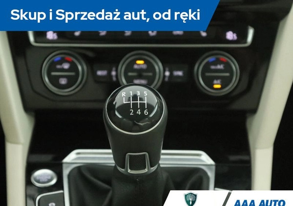 Volkswagen Passat cena 71000 przebieg: 135484, rok produkcji 2016 z Władysławowo małe 277